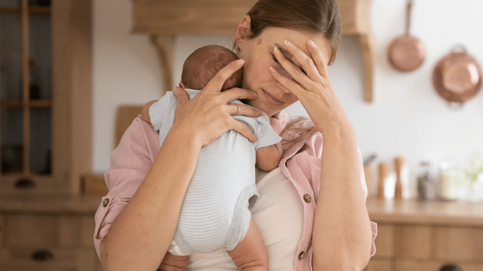 Como identificar sintomas de psicose pós-parto protegendo a mãe e o bebê?